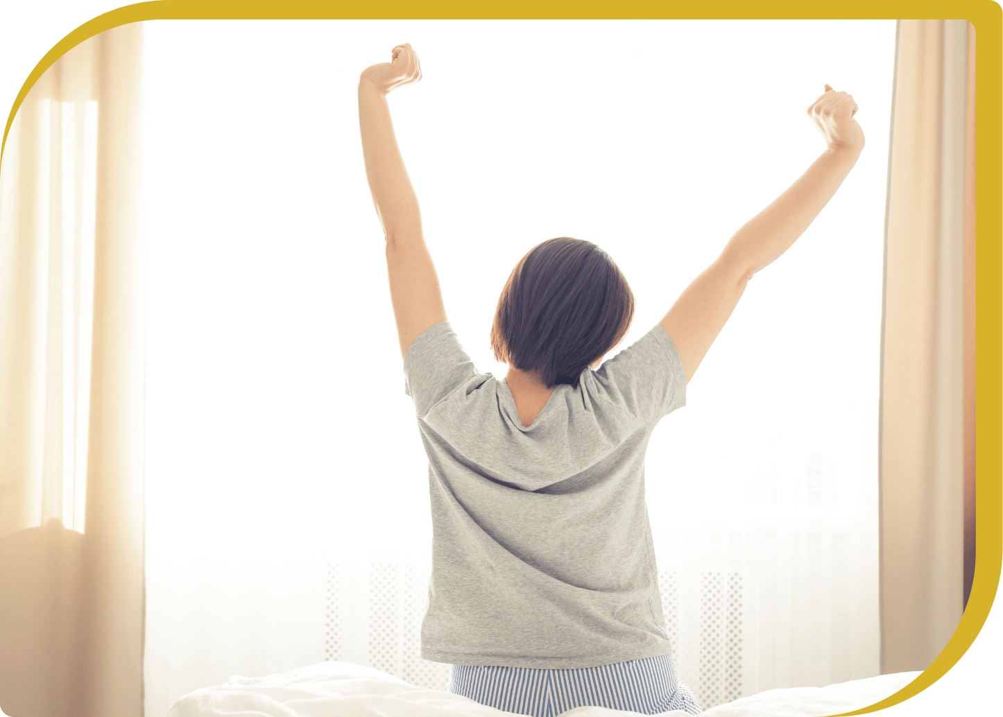 Particuliers : femme qui s'étire, se réveille, bonne qualité de sommeil et vitalité